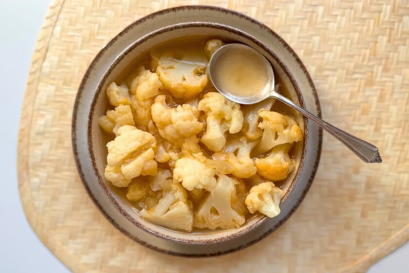 La sopa de coliflor en trozos: cuerpo, cuchara grande y el encanto de no procesar la verdura