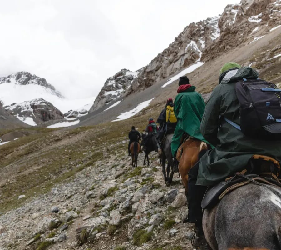 En el paraje La Vega, la familia Garrafa reabre una vieja tradición y la convierte en cabalgata consciente