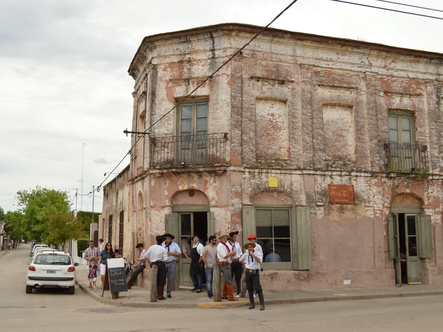 San Antonio de Areco, más allá del gaucho: el pulso silencioso de los talleres de autor
