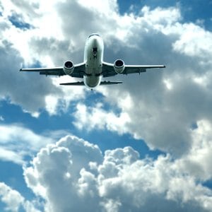 Pasajes al exterior: la Argentina carga el 37% de impuestos, el tope regional, aunque casi triplica menos que en 2022