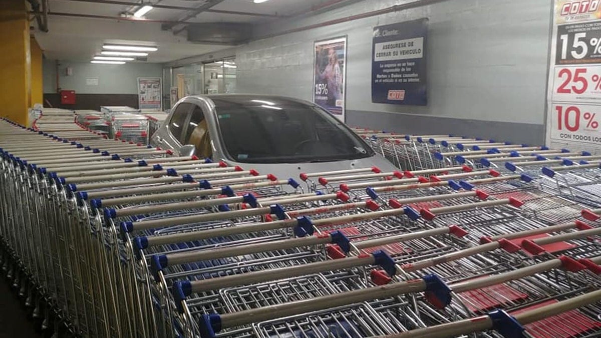 Más de un año de caída en las ventas de supermercados: los básicos concentran el gasto y el comercio electrónico no logra compensar