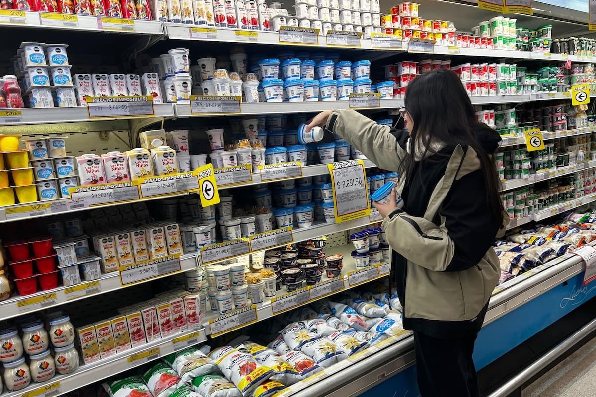 El consumo minorista se retrajo en agosto ynejó su nivel anual