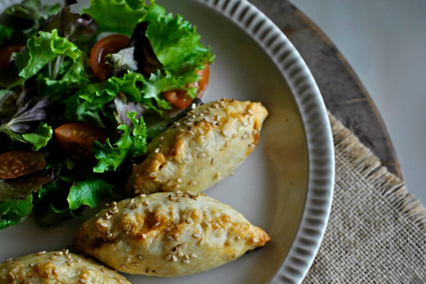 Empanadillas caseras de ternera y champiñones, con masa propia y horneadas