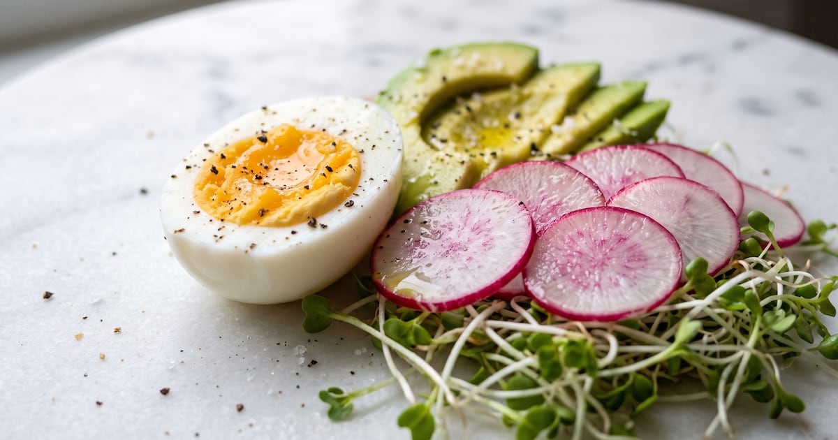 El huevo duro se potencia con alimentos de verdad y preparaciones sencillas