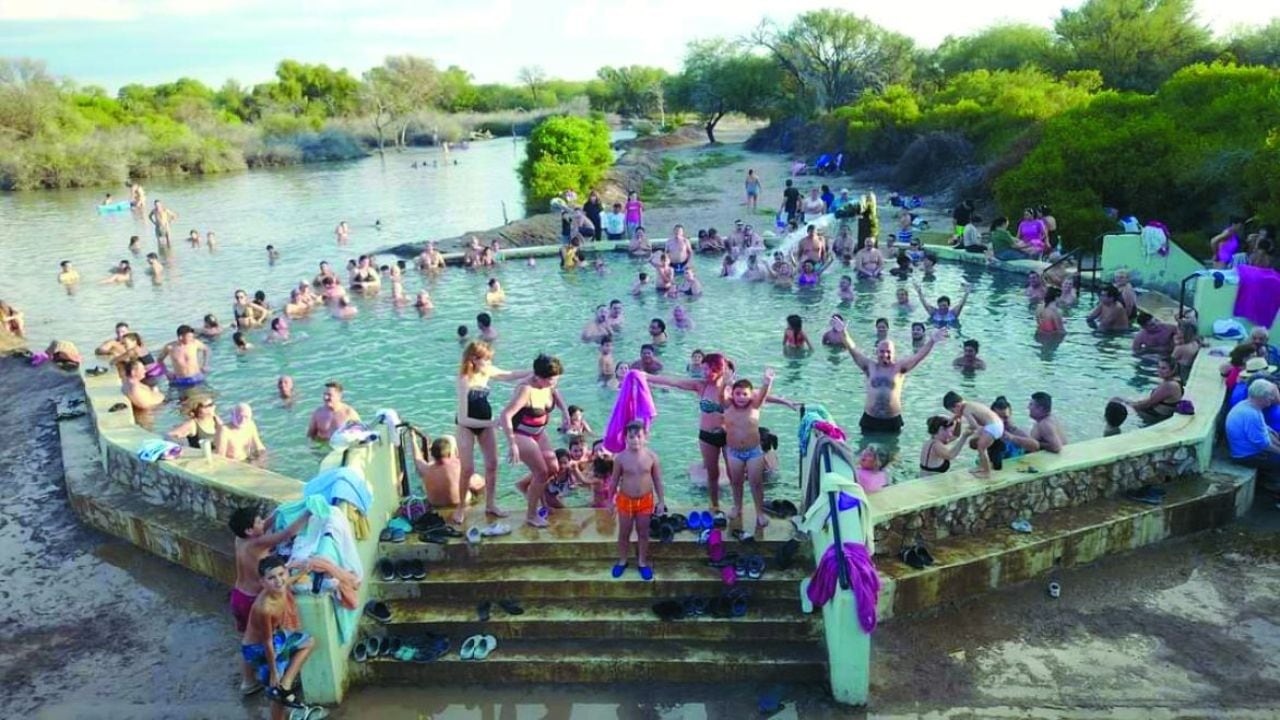 Cinco complejos termales argentinos para combinar aguas minerales y escapadas naturaleza