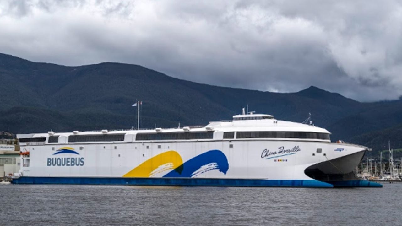 El China Zorrilla debutó con pasajeros en el cruce eléctrico entre Buenos Aires y Colonia