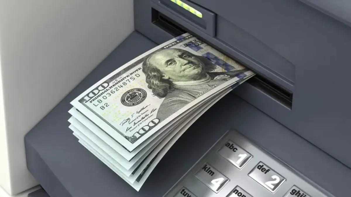 Dólar blue en Neuquén: a cuánto opera este viernes tras el avance en la competencia de monedas