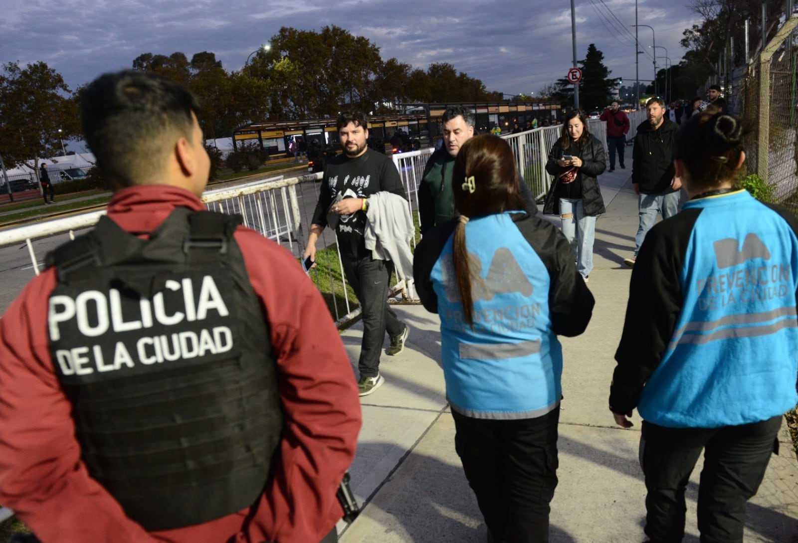 Deudores alimentarios fueron detenidos en el ingreso al primer show de Los Piojos en River