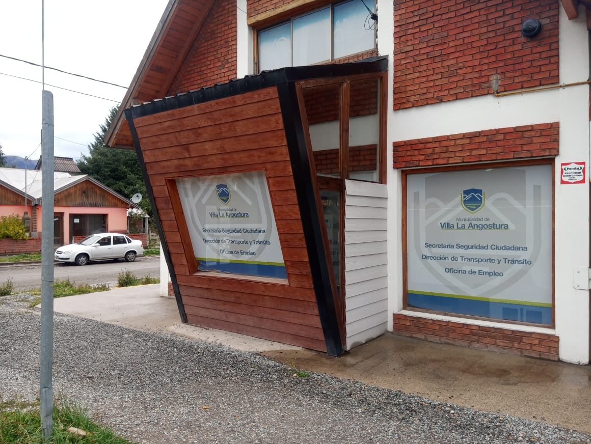 Cansado, el intendente de Villa La Angostura apoya el desalojo del camping mapuche del lago Correntoso