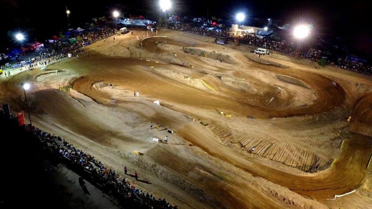 El Supercross nocturno, un clásico de Neuquén, pone primera en el Coliseo de La Barda