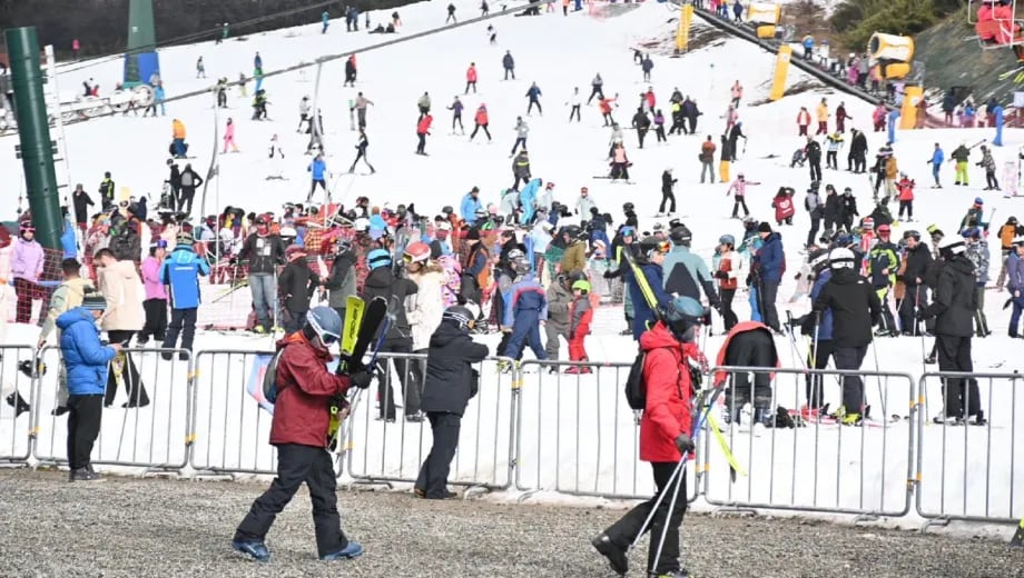 Bariloche prolonga su temporada invernal: esquí y diversión familiar en Catedral
