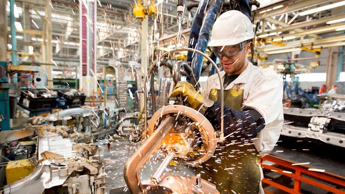 En julio la industria cayó, pero mantiene mejora anual del 2,9%