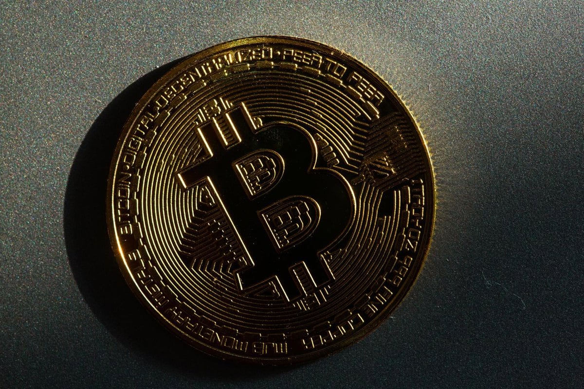 Inversionistas atentos al repunte de Bitcoin tras llegar a 110.000 dólares