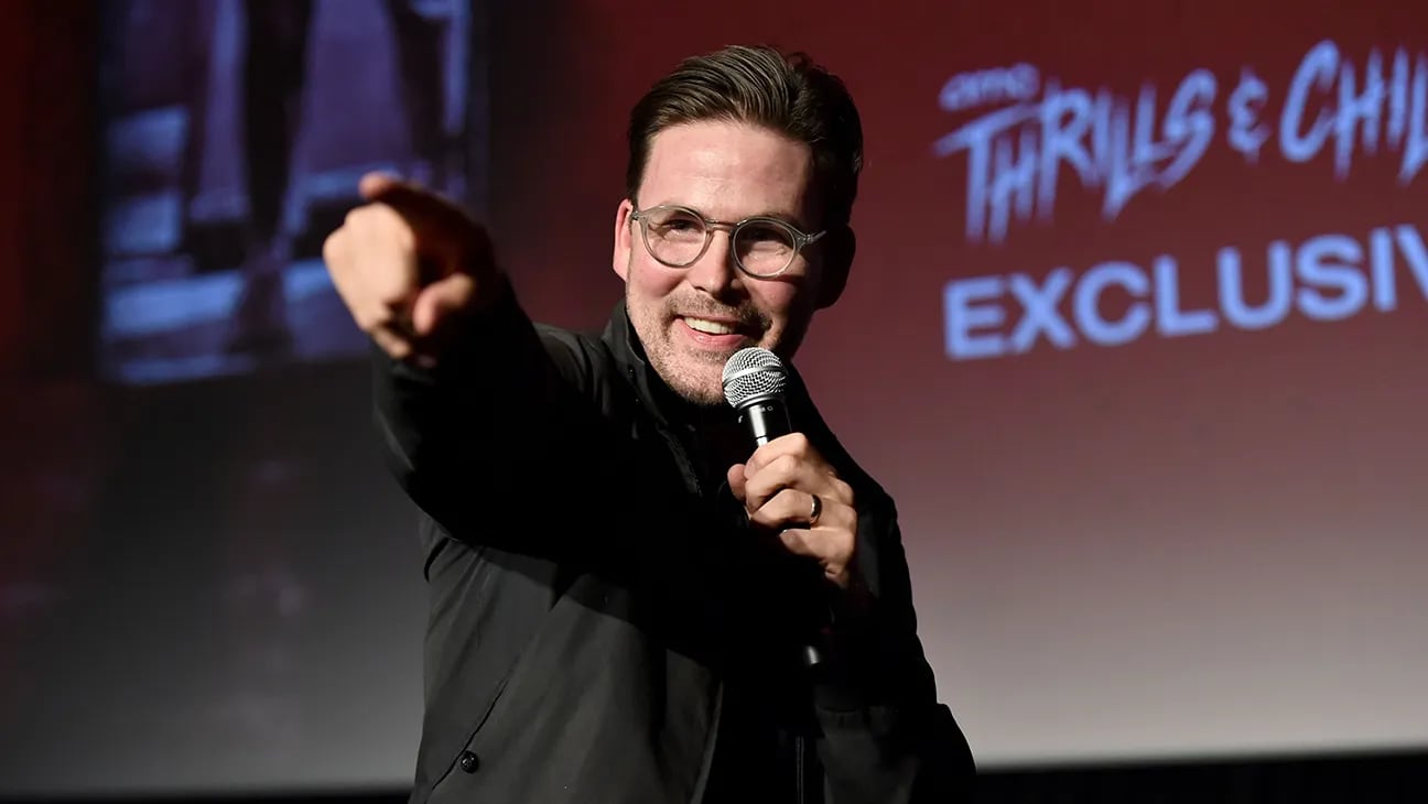El director de 'Barbarian' será el encargado de reiniciar la saga de 'Resident Evil' en el cine y promete más fidelidad