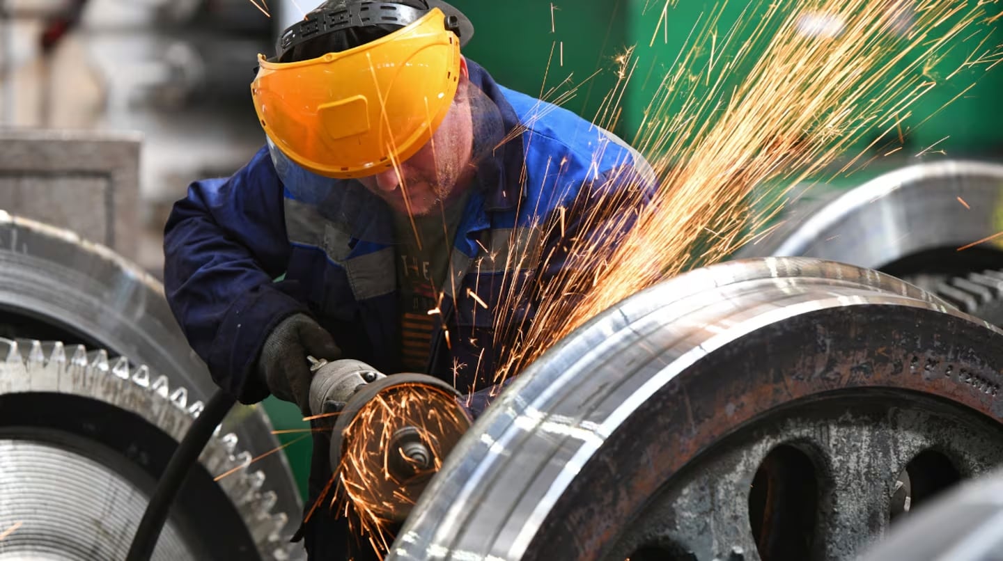 Los analistas creen que la economía crecerá en 2025, pero advierten que algunos sectores tendrán dificultades