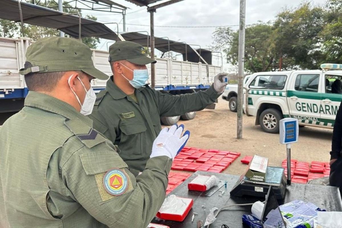Ocho personas detenidas por tráfico de 417 kilos de cocaína en los neumáticos de un camión