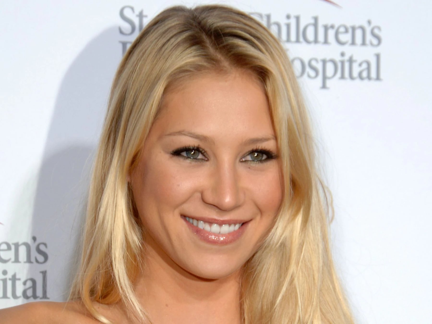 Anna Kournikova reapareció después de dos años: se mostró en silla de ruedas y su salud generó preocupación