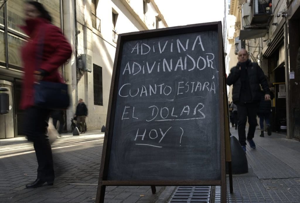 Dólar oficial a $1515 y blue a $1555 este martes 18 de agosto