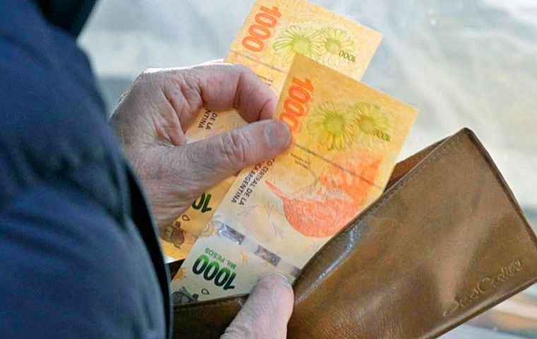 Los sueldos formales le ganaron a la inflación en junio por segunda vez en el año