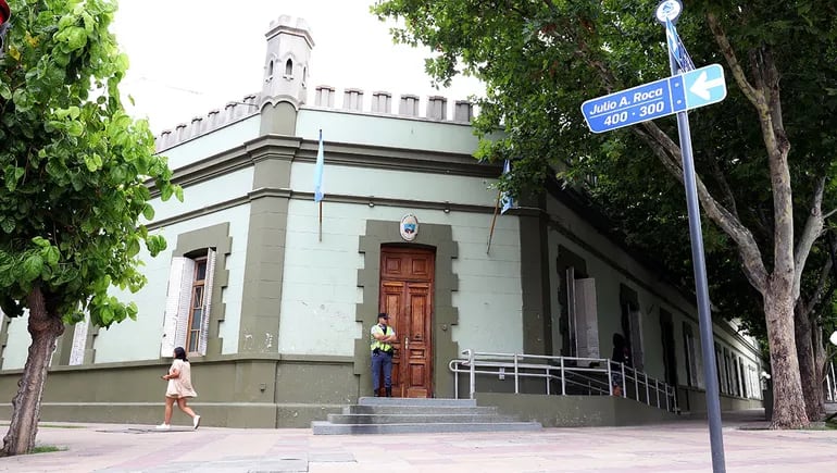 Provincia echó a otros tres estatales: una mujer fue despedida por certificados truchos