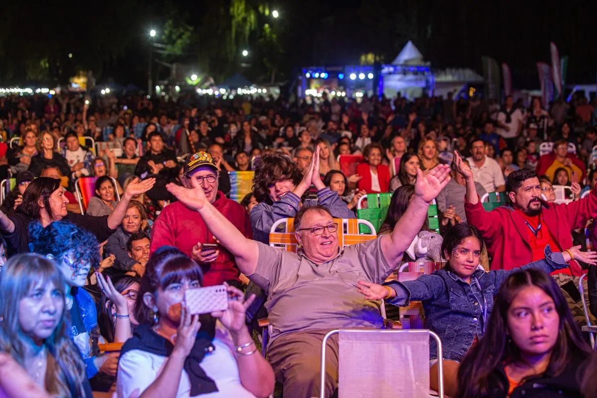 Fiesta de la Confluencia 2025: horarios y recorridos de los colectivos gratuitos hacia la Isla 132