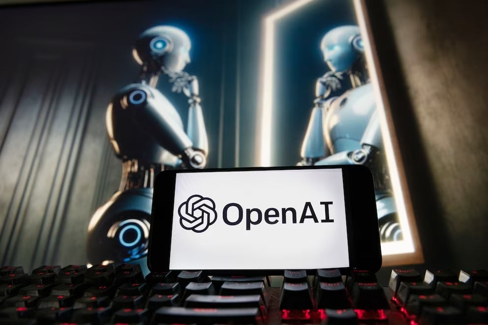 Ahora la IA desaparecerá los celulares: OpenAI prepara un dispositivo que revolucionaría el mundo como ChatGPT