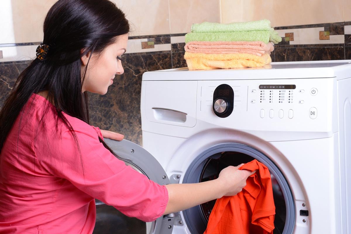 Diez objetos que puedes meter a la lavadora sin preocuparte por daños al tambor: y no es ropa