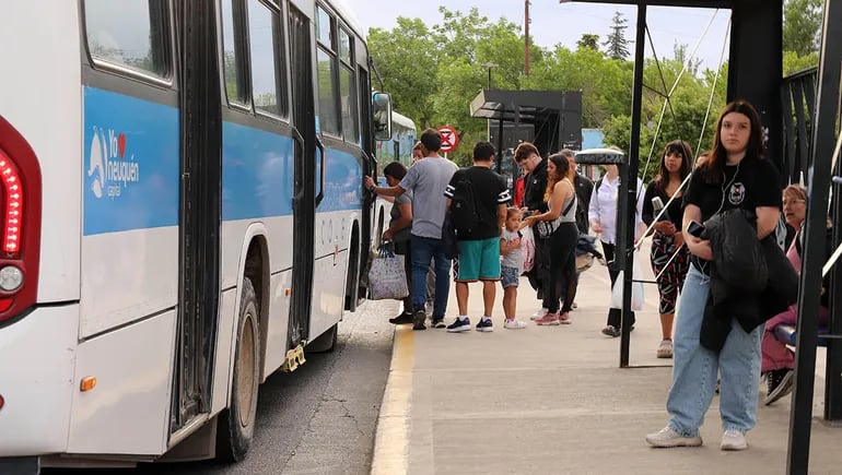 Fiesta de la Confluencia 2025: cómo llegar en colectivo gratis durante los cuatro días