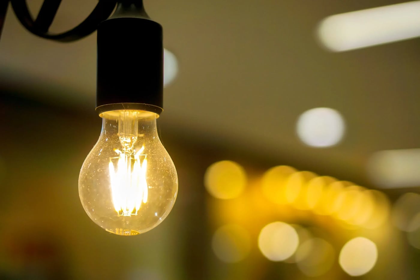 El Gobierno da marcha atrás con el fuerte aumento de luz de febrero, pero habrá incrementos mensuales