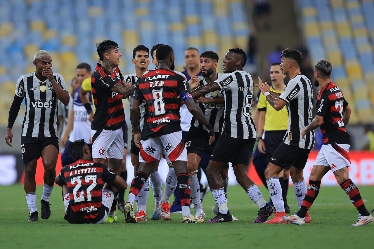 La feroz batalla campal en Flamengo-Botafogo que terminó con tres expulsados: el golpe que le voló un diente a un futbolista argentino