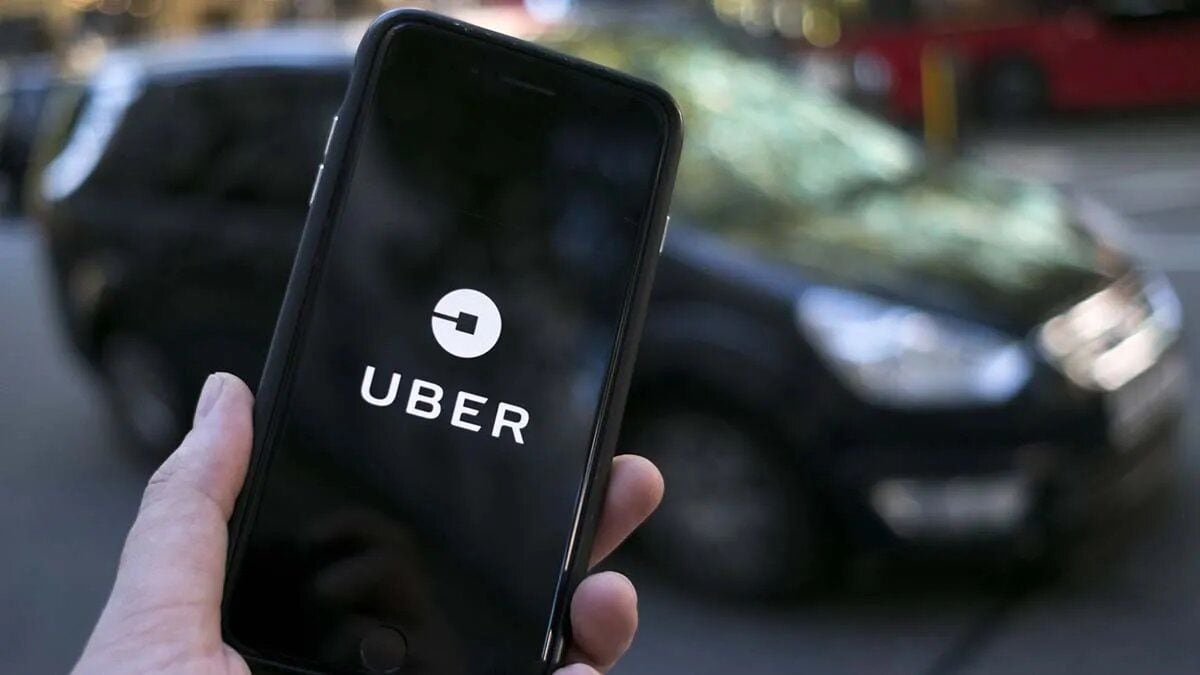 Buscan en Cipolletti a un vehículo que funciona como Uber clandestino