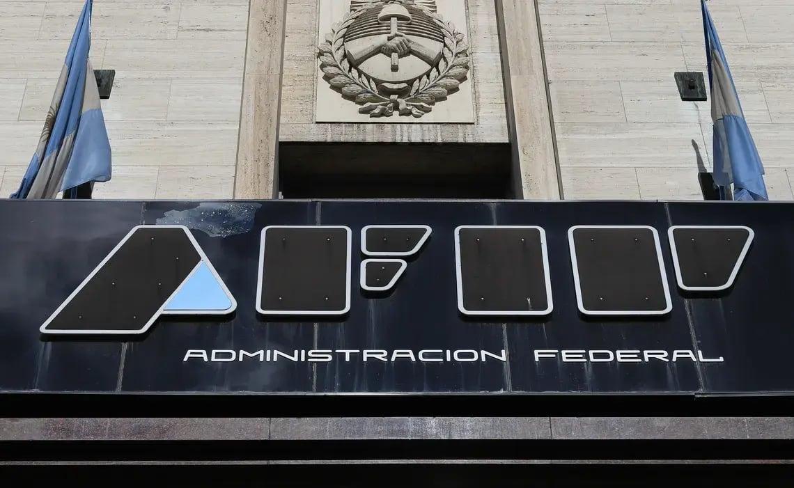 Será obligatorio discriminar el IVA en todas las facturas: a partir de cuándo