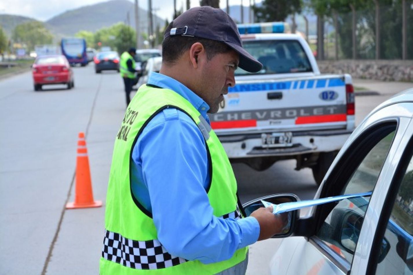 Quiénes recibirán una multa de $419.000 en Buenos Aires en febrero por incumplir con esta norma de tránsito