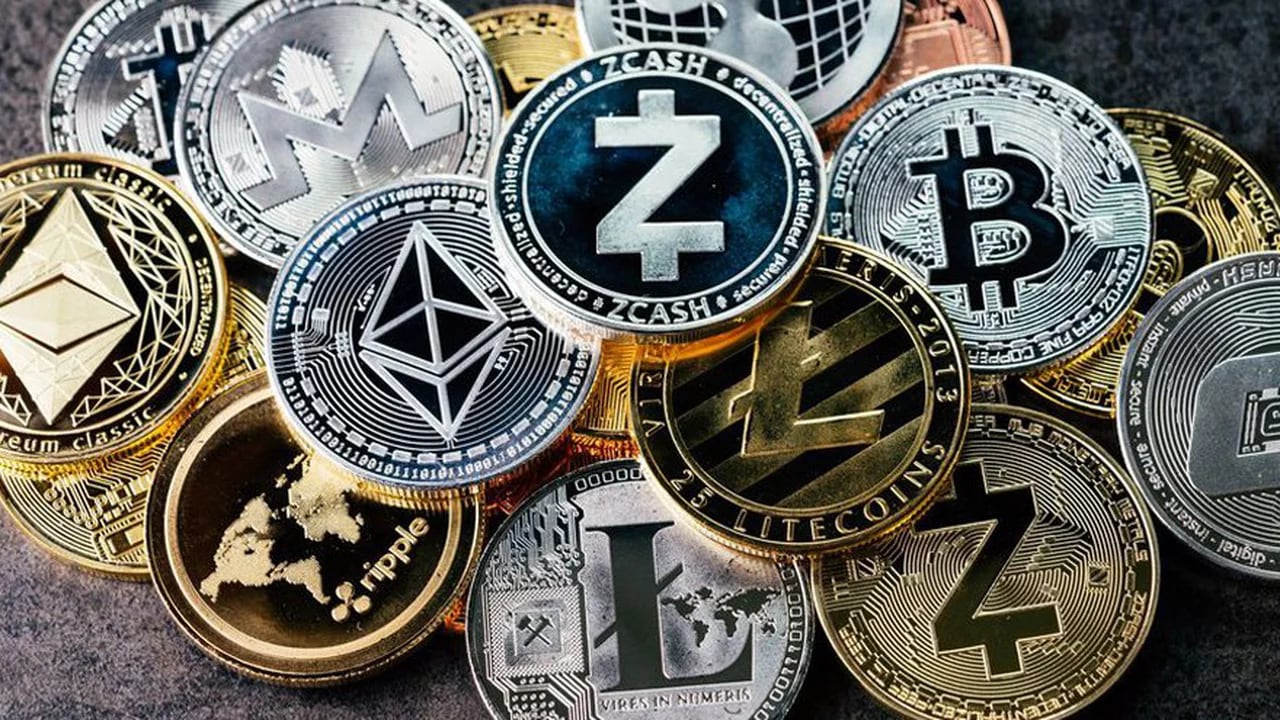 El mercado cripto retrocede a niveles de 2021 tras fuerte caída