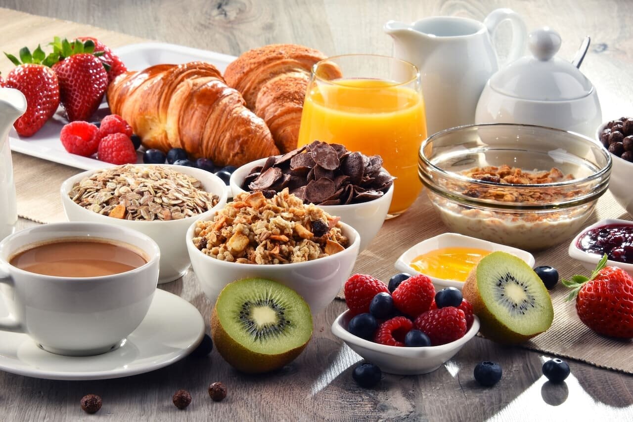 Las claves de un desayuno equilibrado: qué incluye, cómo se combinan los alimentos y qué beneficios aporta