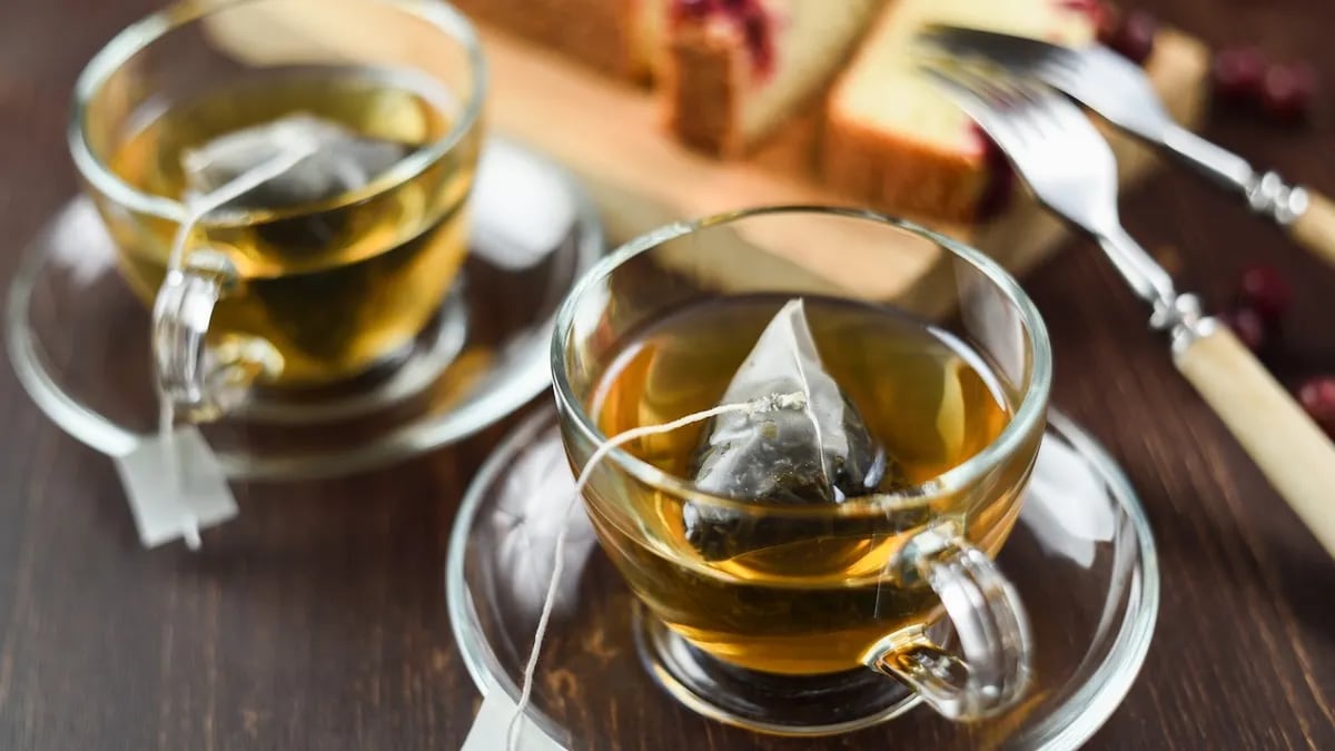 Un estudio revela que las hojas de té pueden filtrar plomo del agua