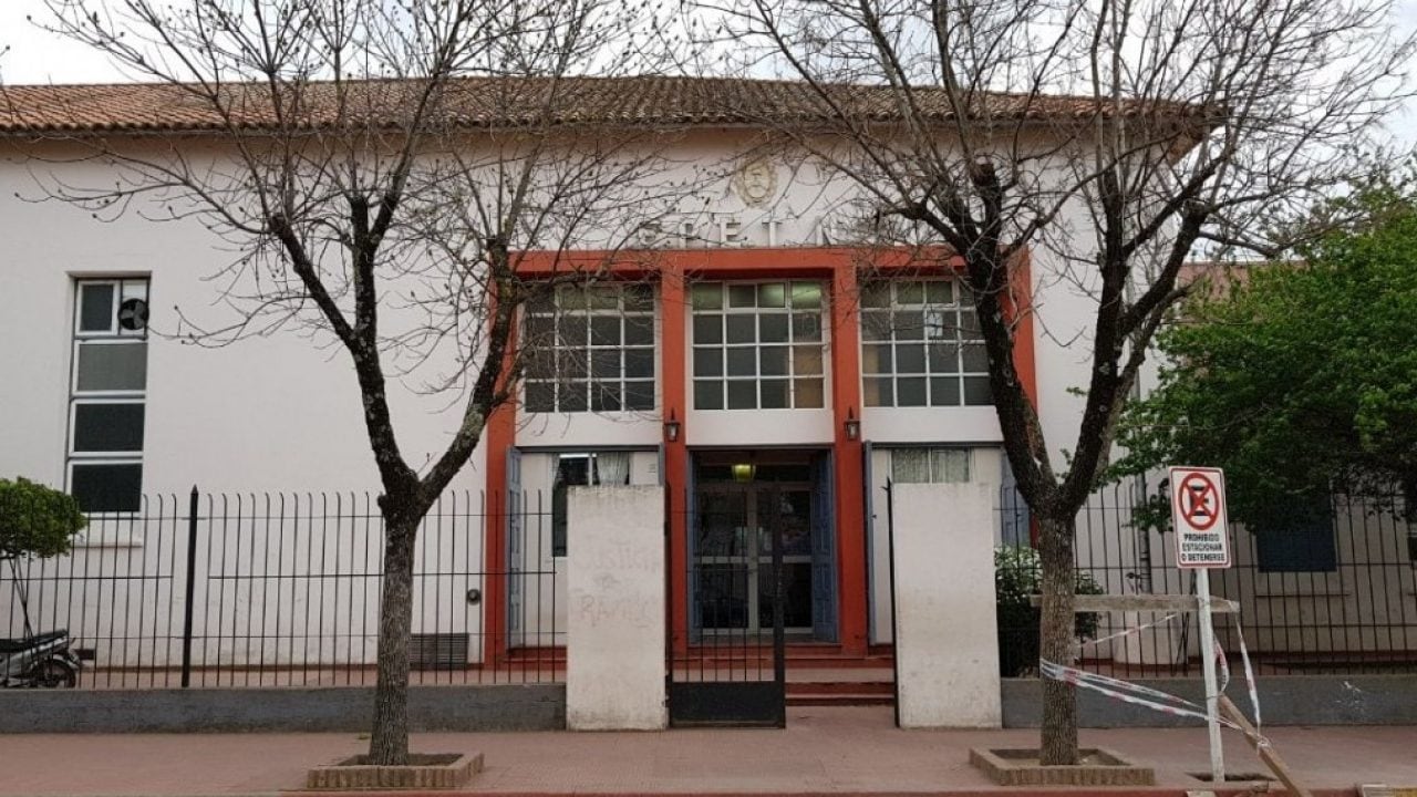 Controversia por el comunicado de una escuela sobre el consumo de alcohol en el UPD