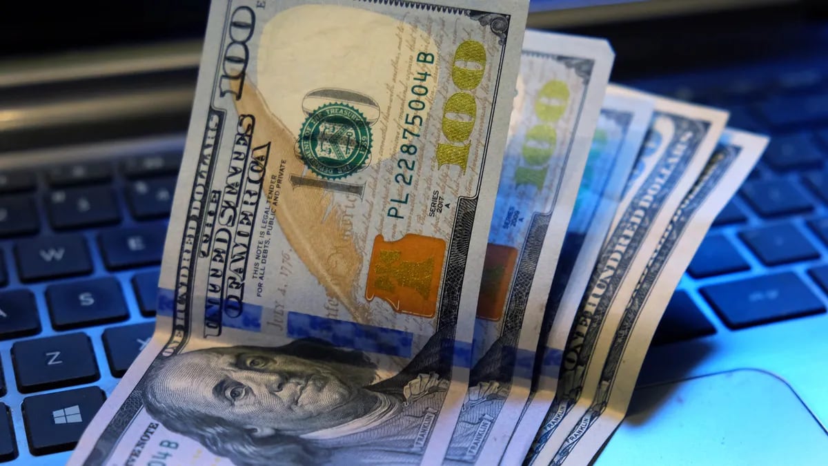 El dólar blue sobrepasó los $1.200: ¿hasta dónde puede seguir subiendo?