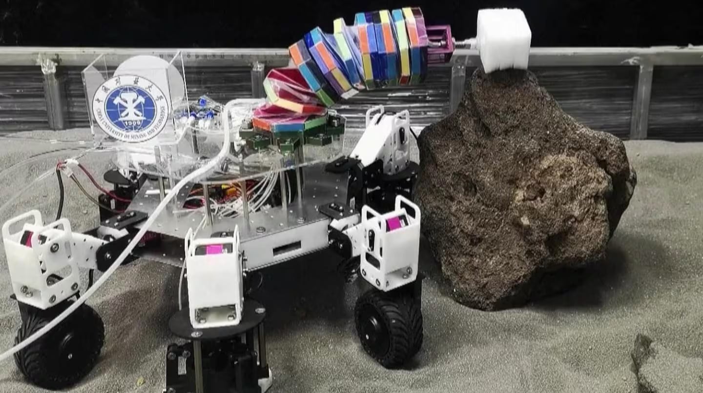 China Despliega Robots Insectoides para Excavaciones Lunares