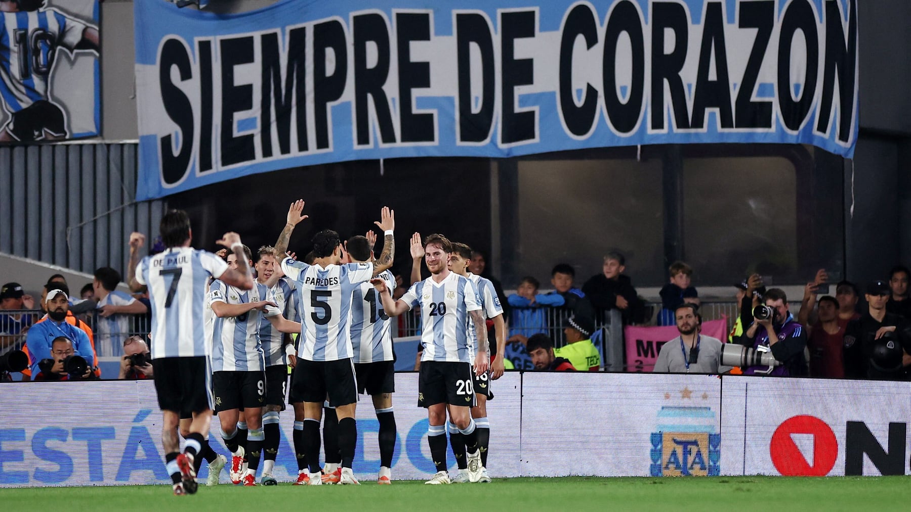 Argentina Maravilla en el Fútbol: Raphinha, el Nuevo Ídolo Infantil