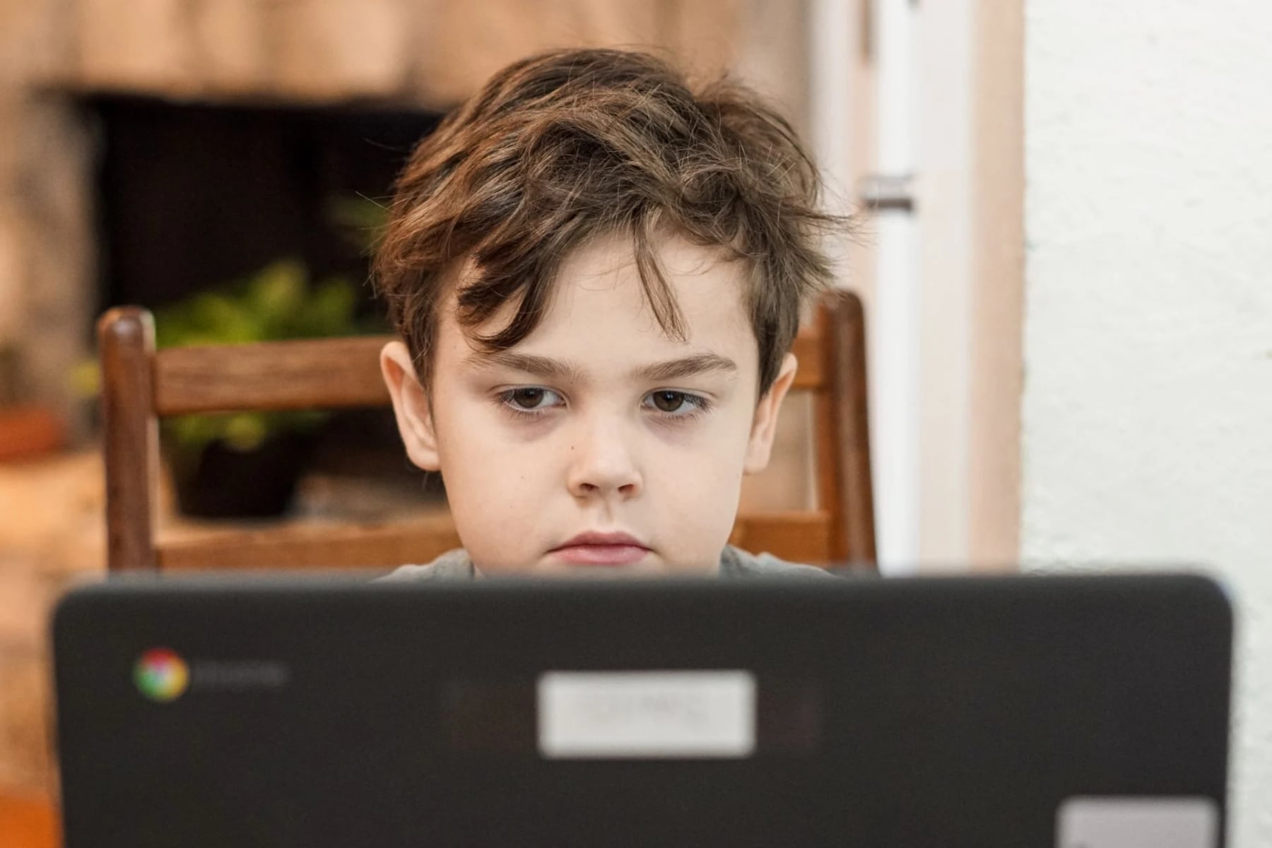 Crítica a la infancia digital: Jonathan Haidt afirma que esta generación de niños es la menos próspera