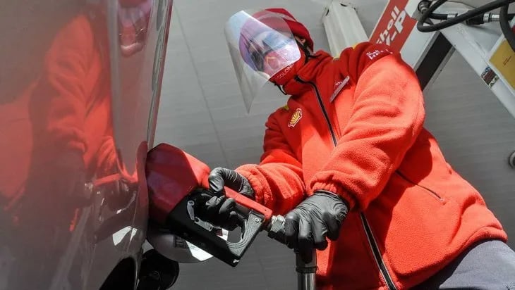Combustibles y tarifas: los aumentos con los que arrancará el 2025