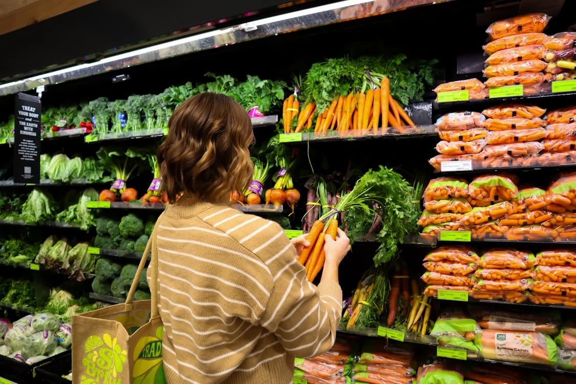 Prevén que la inflación de marzo supere la de febrero por subas en alimentos