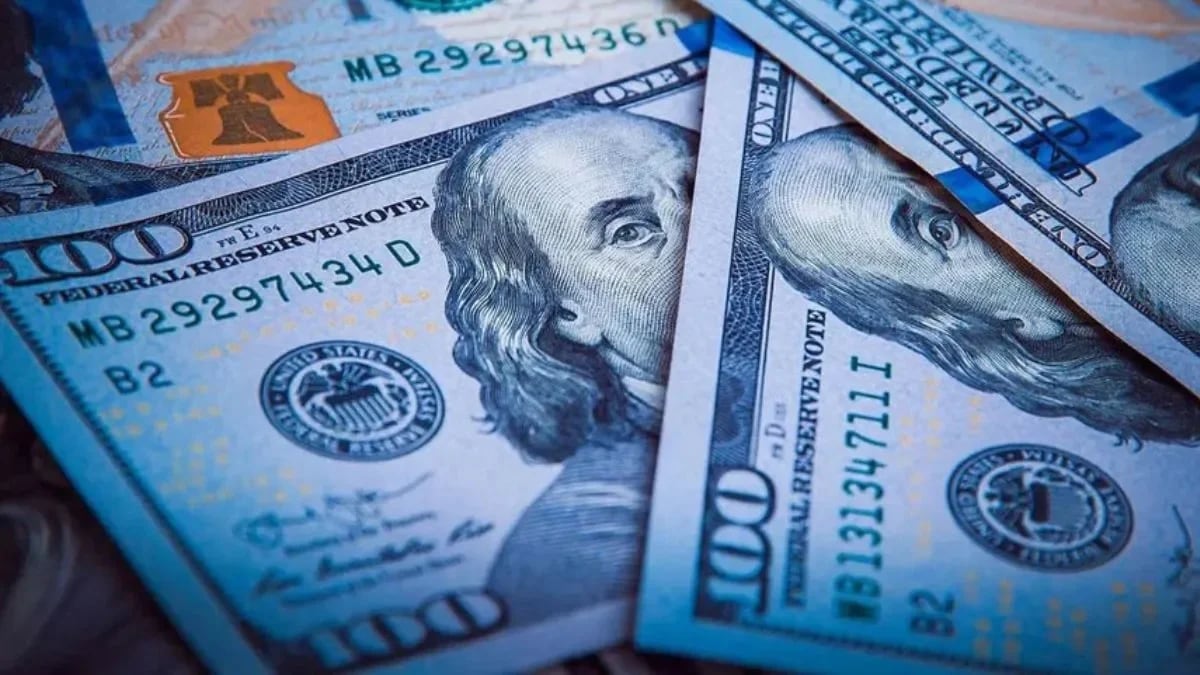 Lunes 21: el dólar comienza por debajo de $1.200 en la mayoría de los bancos