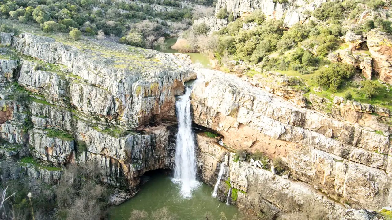 El Espectacular Niágara Andaluz: Tesoro Oculto en un Pueblo de 400 Habitantes