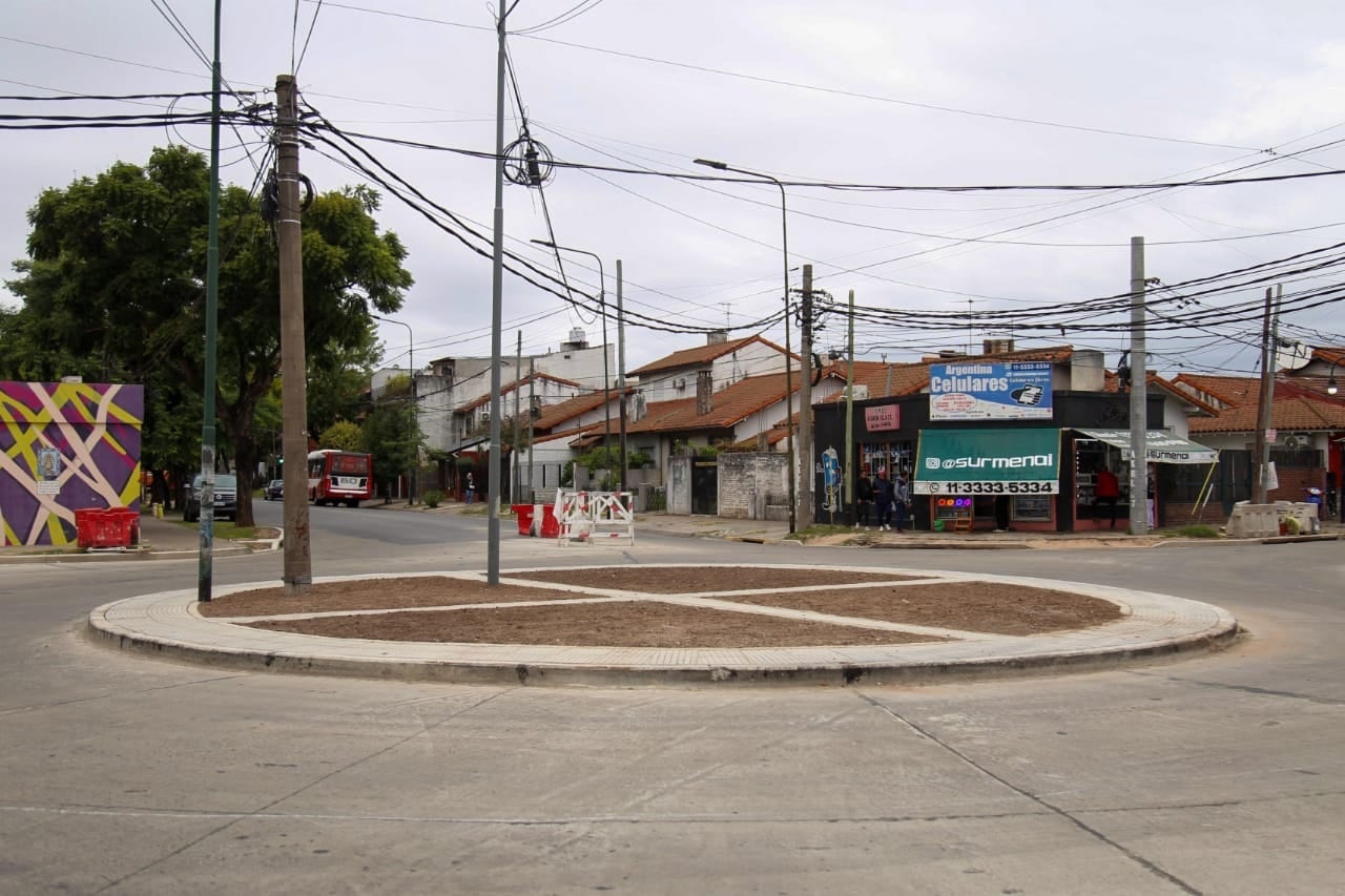 Lanús y su gestión: 18 meses, una rotonda y muchas promesas