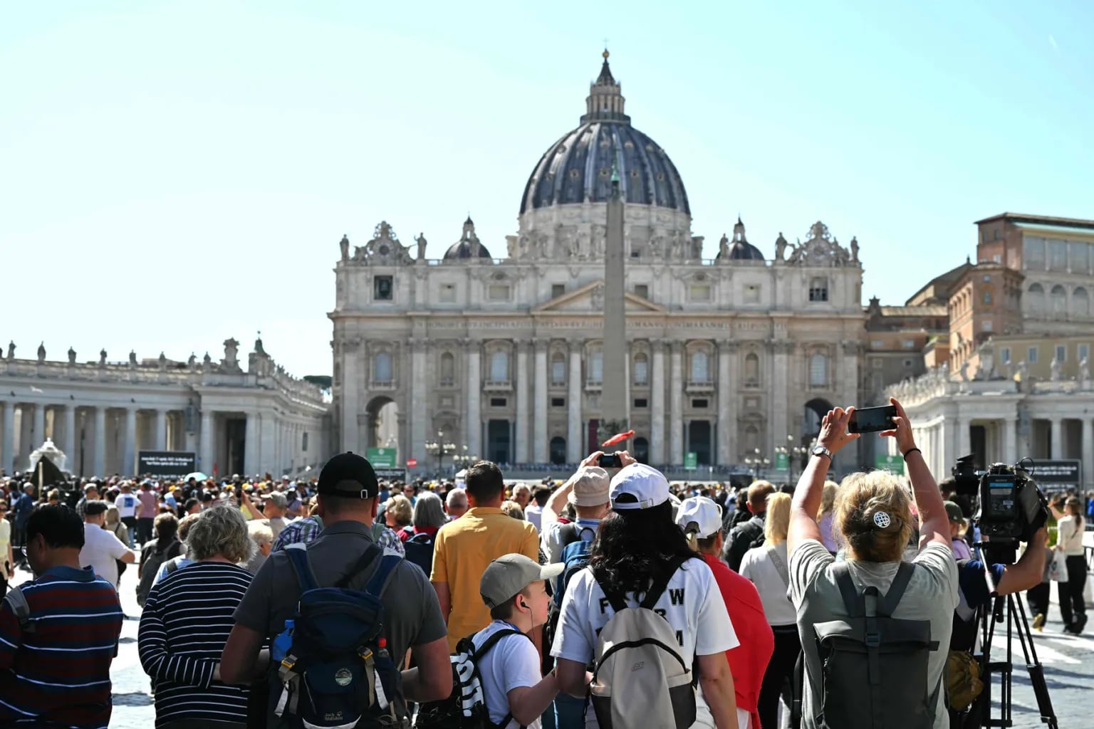 Aumento en búsquedas de viajes a Roma: ¿Cuánto cuesta visitar al Papa Francisco?