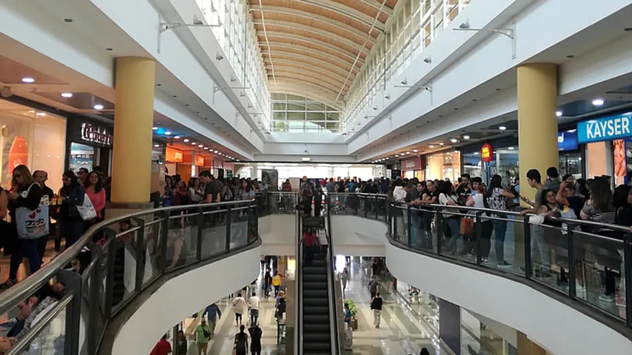 Aprovecha tu Viaje a Chile: ¿Qué Comprar en los Supermercados para Traer a Tu País?