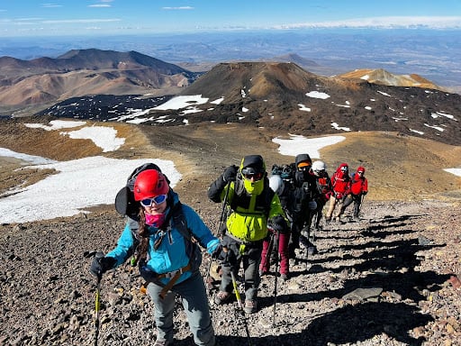 Descubre el Norte Neuquino: Trekking por los Fascinantes Ríos de Lava del Tromen