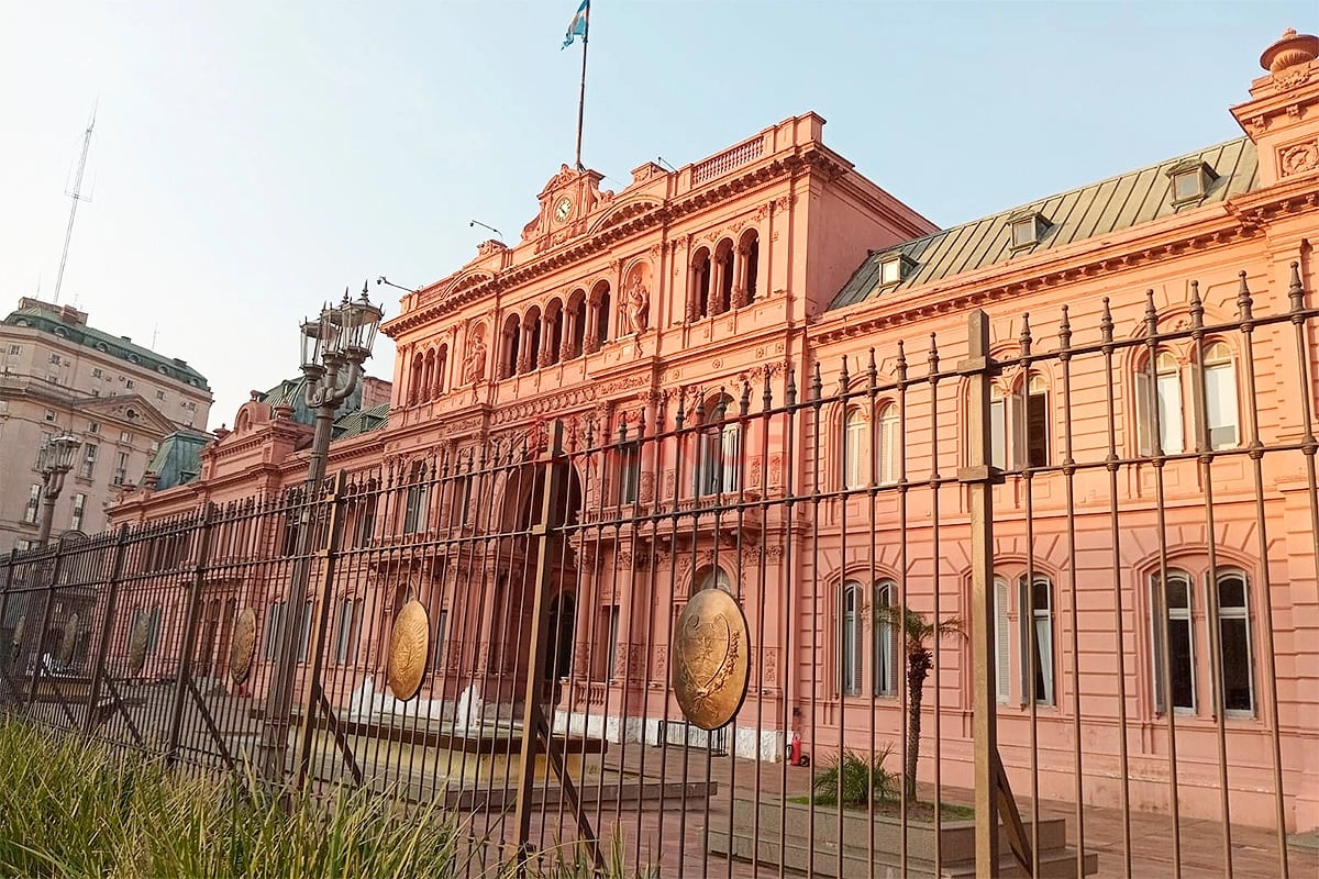 El Gobierno formalizó el aumento salarial para el sector público